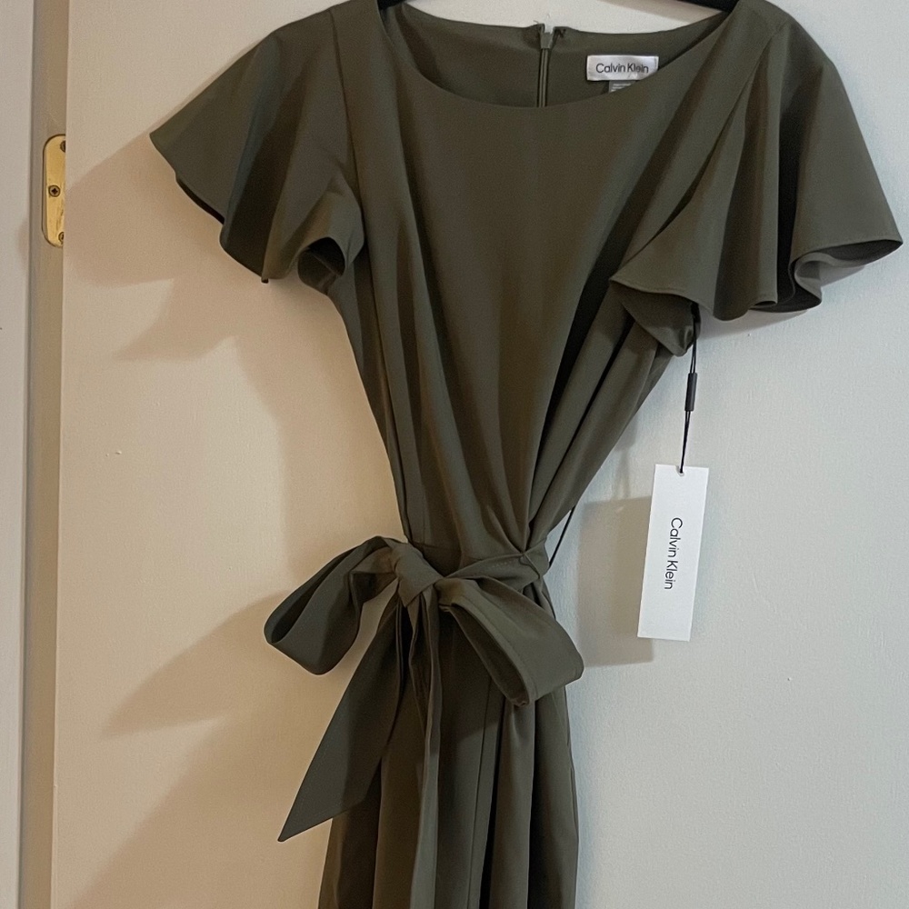 NWT Calvin Klein Green Flutter Sleeve Jumpsuit Size 4